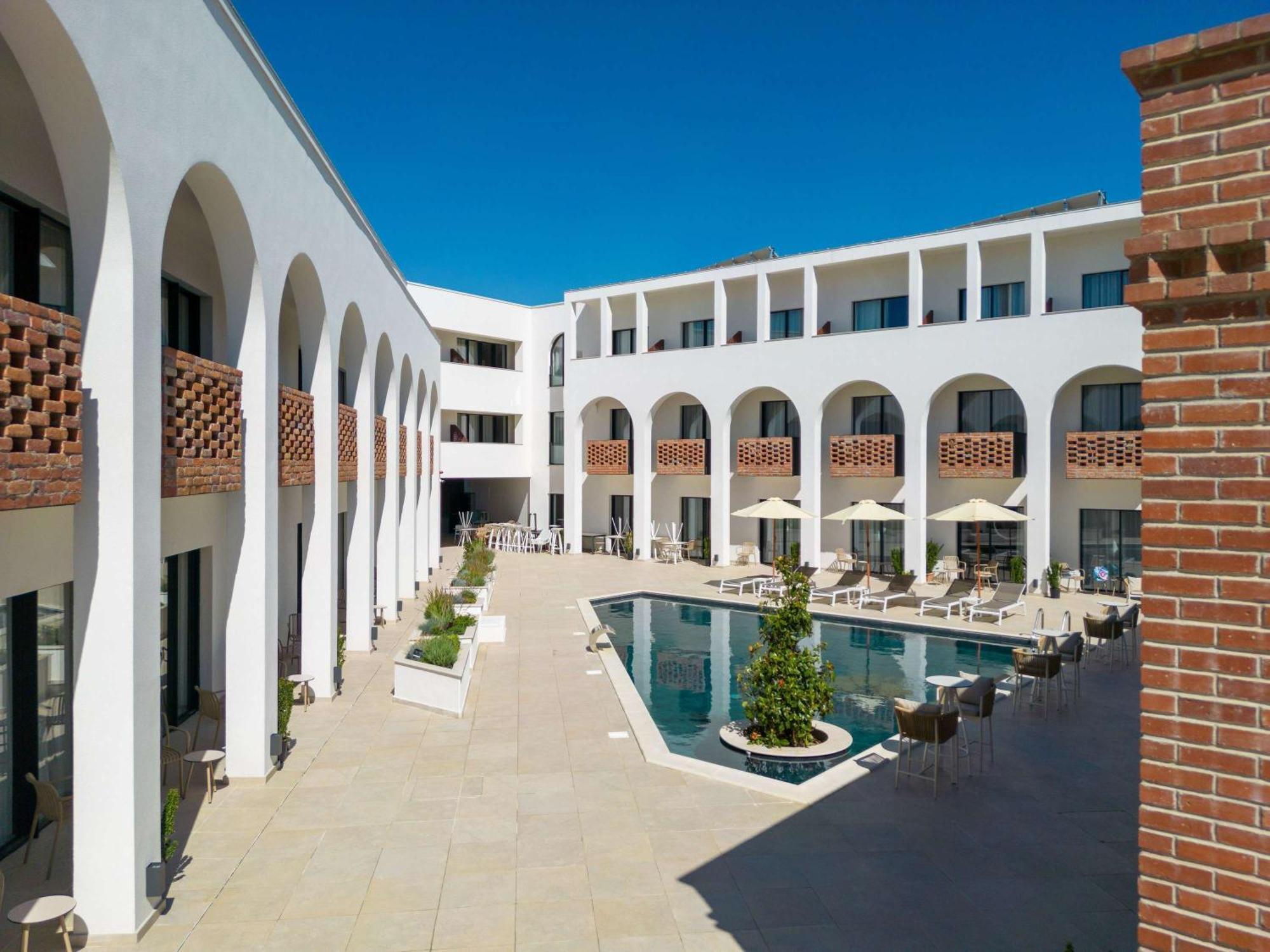 Mercure Conacul Cozieni Бухарест Экстерьер фото
