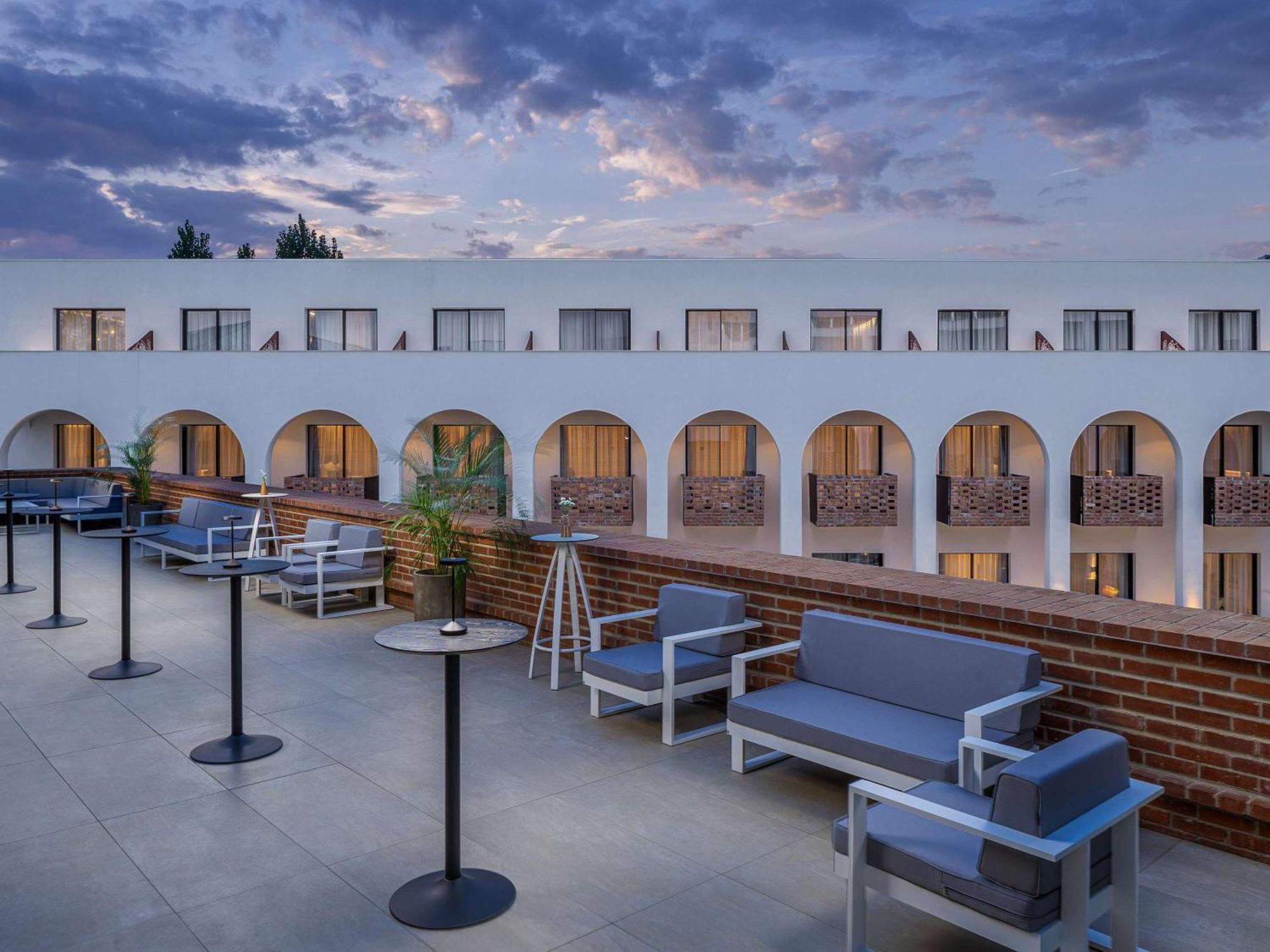 Mercure Conacul Cozieni Бухарест Экстерьер фото