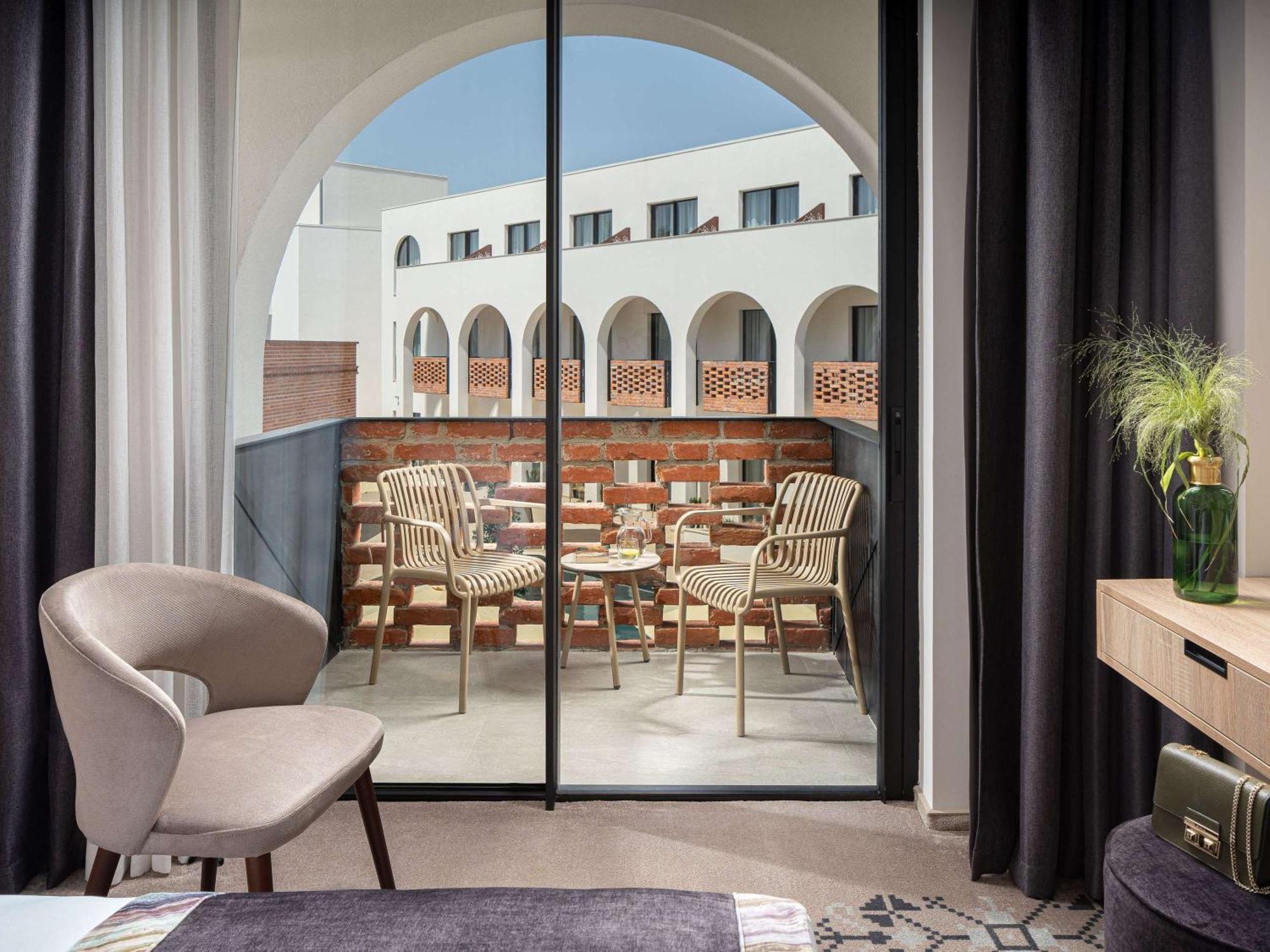 Mercure Conacul Cozieni Бухарест Экстерьер фото